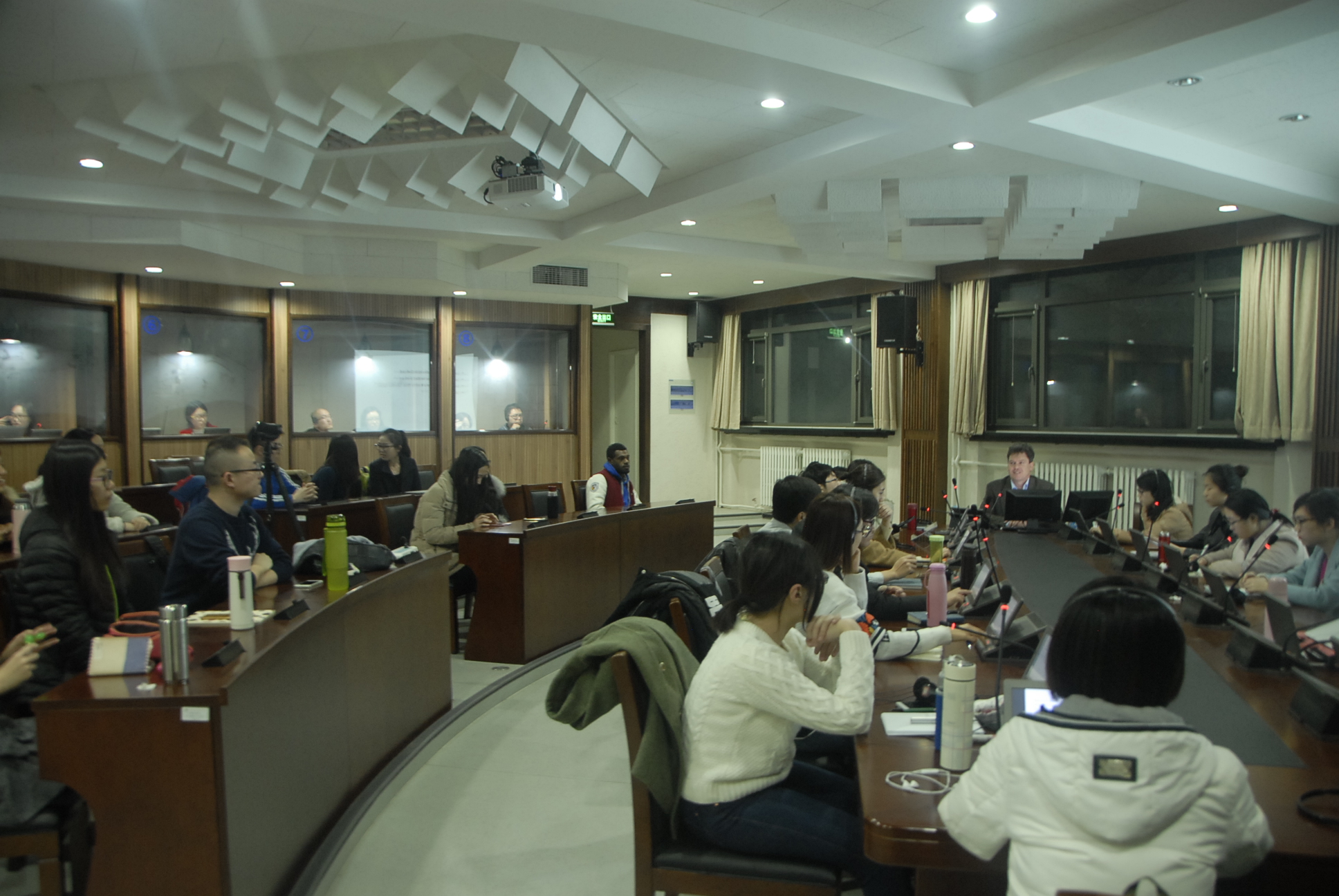 慕尼黑应用语言大学安德鲁·威廉姆斯教授莅临高翻举办讲座-拉斯维加斯0567官方网站-2016.3.10-照片1